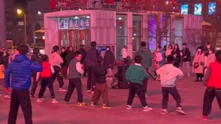 广场舞被小朋友们拿捏了