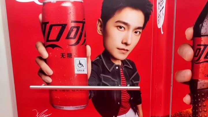 Oh my gosh! This little figurine is endorsing Coca-Cola—so adorable, hahaha