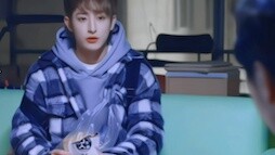 Một người đóng hai vai, anh trai và em trai Lee Soo-hyuk đang đứng đầu chương