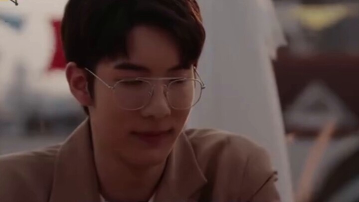 The date of the three people, Xiaohong has been confessing. As long as I'm not embarrassed, it's you