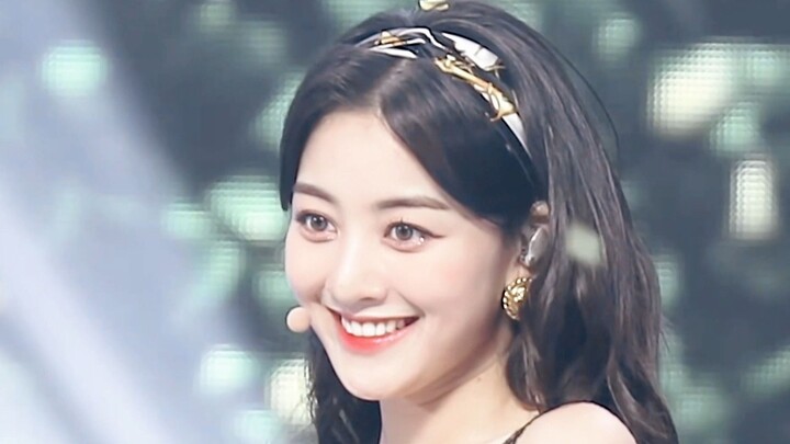 ไอดอลที่ถูกปล่อยข่าวลือโจ๋งครึ่ม ถูกว่าหุ่นเหมาะกับเล่นยกน้ำหนัก แต่บนเวทีกลับดูรวยระดับจิ๊กโก๋เก็บต