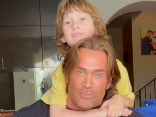 Xiao Li Wang's naked choke on Da Li Wang