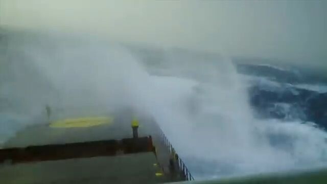 Ships in Storms | 10+ TERRIFYING MONSTER WAVES, Hurricanes & Thunderstorms at Sea