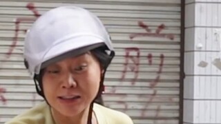 Yan Ni caught the dog thief and started fighting. Her fighting power soared. It didn't seem like she