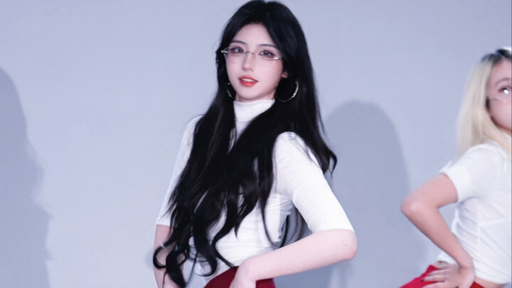 Váy ngắn｜Cô thư ký hay đi muộn