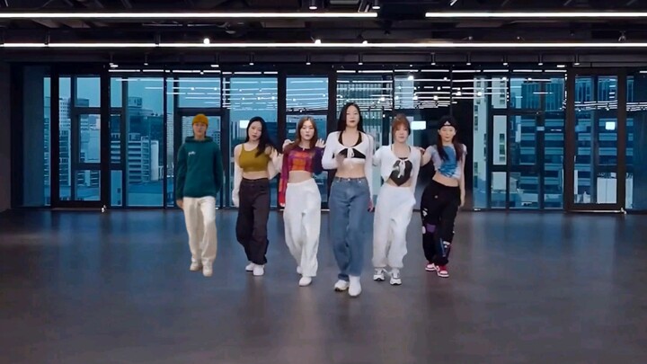 อี ยูจอง เป็นแขกรับเชิญในห้องฝึกซ้อมของกลุ่มสาวๆ และออกทริปท่องเที่ยวป่าหนึ่งวัน