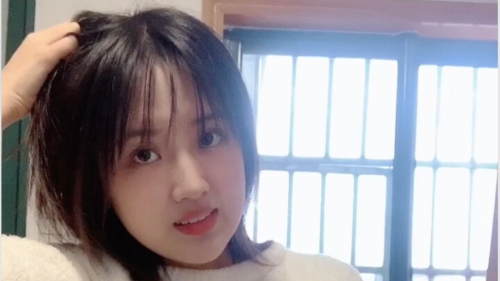 Cô bạn gái ở nhà buồn bực đến mức muốn đánh nhau, nhưng anh chàng lại chủ động hợp tác nên bị đánh.