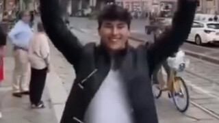 Saya pergi ke Italia pagi hari, saya jahat siang hari, dan saya pergi sore harinya.