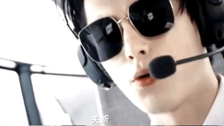 Ai mà cưỡng lại được tạo hình cơ trưởng của Vương Hạc Đệ chứ!!