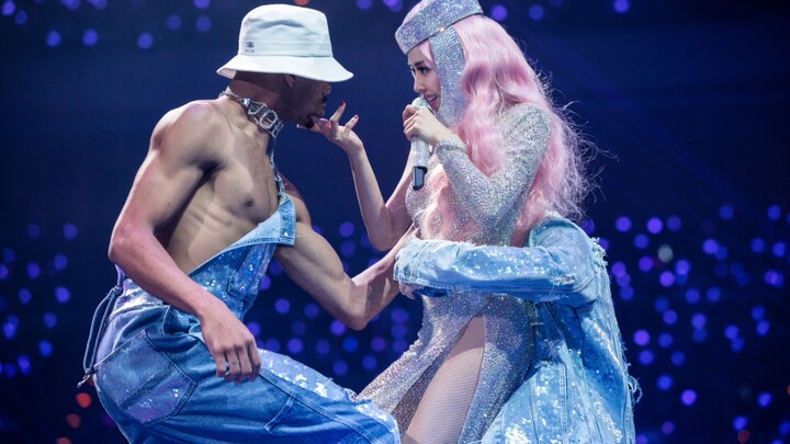 أختي! هل هذا شيء يمكنني مشاهدته؟！