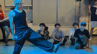 เมื่อล็อคเกอร์พบกับเพลงของ NewJeans ในการแข่งขันฟรีสไตล์….