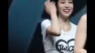 Mingjing Nan's waist is so beautiful