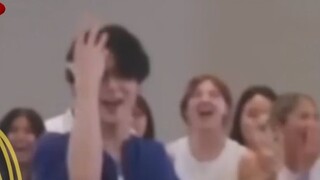 Anyone who understands can stand 1 meter behind Cui Ranjun and dance together...
