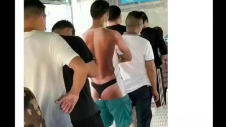 Ảnh hài hước: Lần đầu tiên thấy chiếc áo phông kiểu này