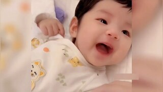 พฤติกรรมน่ารักของทารกแรกเกิดเหล่านี้ตลกมาก!