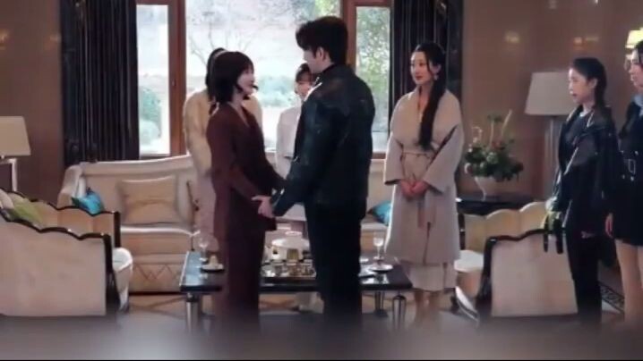 (Nie Zixuan, Wei Fanshu, Jin Jiayu) CEO wanita glamor mengorbankan kariernya dem