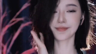 明明穿很少可为什么她跳舞就总让人觉得如沐春风