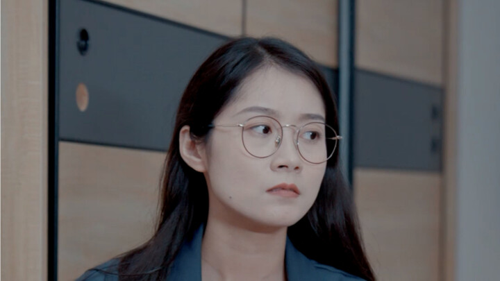 Kỳ lạ? Vì sao câu đối Tết dán ở cửa lại cứ hay rơi xuống vậy?