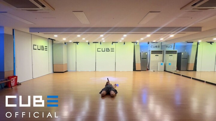 【SOYEON】['I'm gonna TOESA (Narr. KIAN84)' Dance Practice] How do I look in a dress, holding a tambou