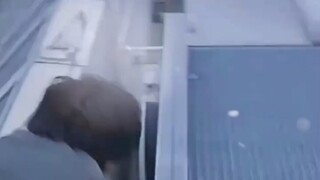 当年成龙的这一跳，直接破了吉尼斯纪录，至今无人能超越。"明星安利快剪手 "成龙 "