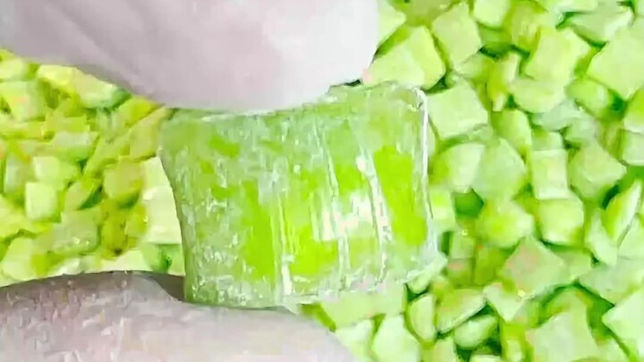ลูกอมแอปเปิลเปรี้ยว 🍏 จะเปรี้ยวขนาดไหนนะ?