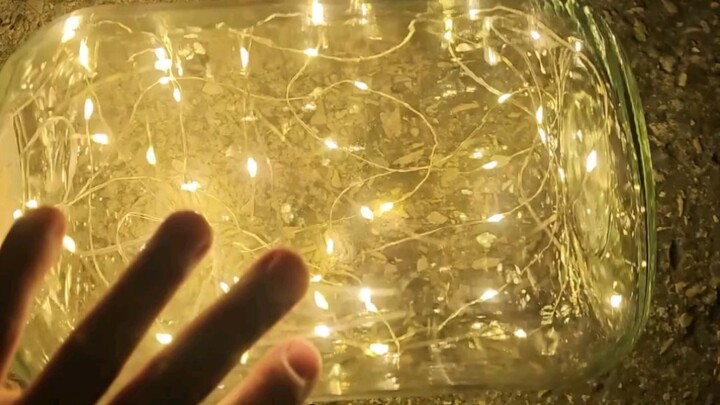 مسابقة تفجير الزجاجات المتدحرجة على الدرج