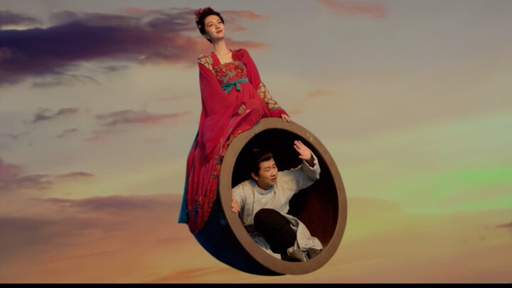 Penulis naskah Tang Gui memang berbudaya banget—katanya semua orang langsung terkesima begitu lihat 