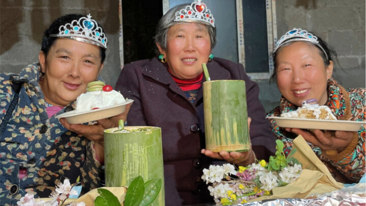 อยู่เป็นเพื่อนผู้สูงอายุในหมู่บ้านในวันสตรี