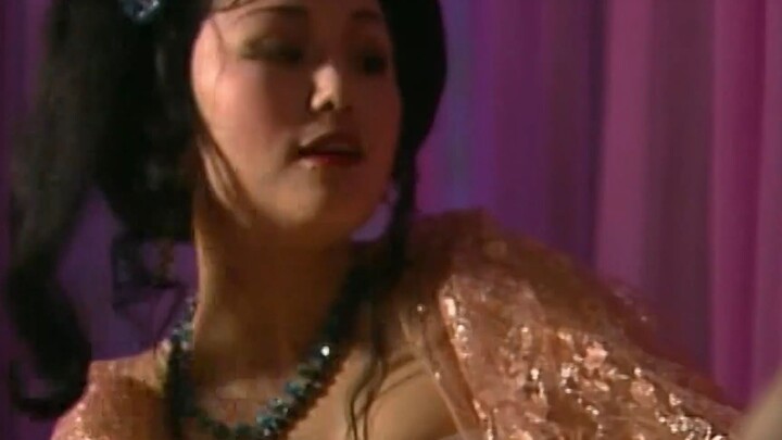 Yang Guifei bertemu kakak perempuan kandungnya, ternyata sedang bermain-main di air dengan Li Longji