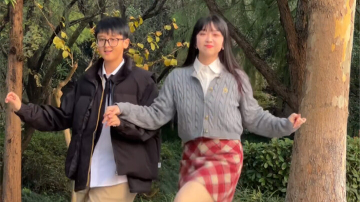 Hãy cùng làm điệu nhảy đôi đầu tiên của chúng ta vào mùa thu nhé! Điệu nhảy thành phố thật vui~
