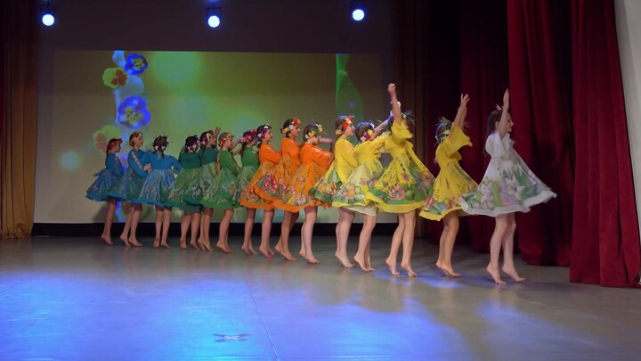 Russian Girl Dance