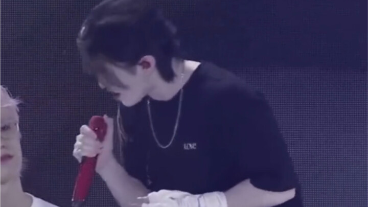 Why is Lee Jisung called the god of harmonies?