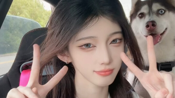 มีความสุขมากที่ได้ขับรถบนภูเขากับคนๆ หนึ่งและสุนัขหนึ่งตัว