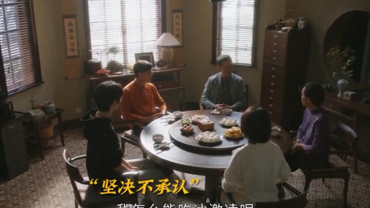 #TheNewGeneration# A family of traditional Chinese medicine practitioners take each other's pulses t