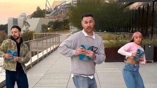 "Ariana" Wicked's official TikTok updated Ari's dance teaching clip in the song "What is this feelin
