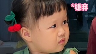 当我故意打喷嚏看女儿的反应😂😂😂 #宝爸带娃 #萌娃 #亲子互动