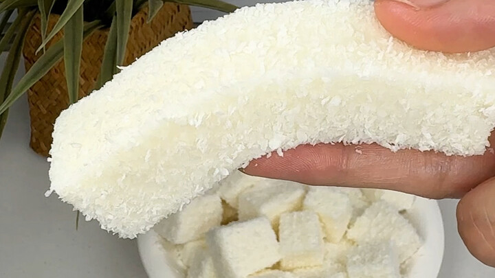 This "coconut milk square" costs over 30 yuan for just a small box outside, but you can make a whole