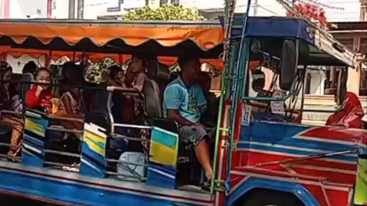 Karnaval Emak Emak Rempong