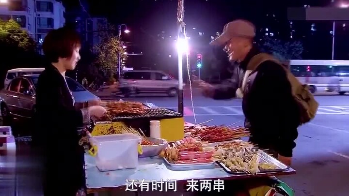 我就想老老实实吃个肉串你叫警察干嘛不装了我摊牌了，我是特种兵