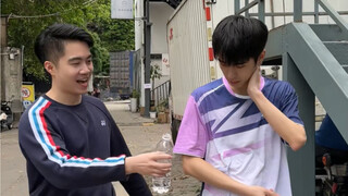 当你兄弟喝你的水