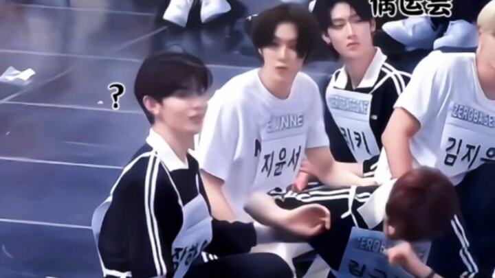 พอให้นักดนตรีมาเล่นกีฬา ก็ได้ข่าวว่าถูกกรรมการปรับออกทั้งสนามเลย