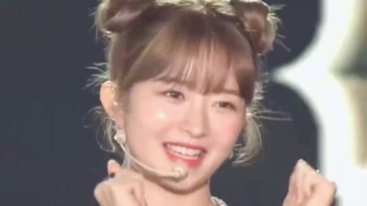 【IVE เรย์ นะอิ อิจิอิ】ทรงผมสีใหม่สไตล์เจ้าหญิงผมสลวย ครั้งนี้เปิดไมค์ก็มั่นคงมาก 220618 คอนเสิร์ตแห่