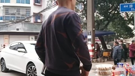 独自走在半山腰 随性摇摆  比❤