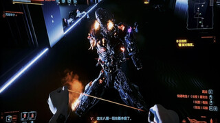 استخدم خيط الجزيء الواحد الخاص بلوسي لضرب آدم بقوة شديدة