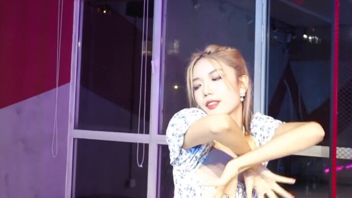 [CZ] ท้าชิงอันดับหนึ่งออนไลน์! สาวสูง 180 ซม. คัฟเวอร์เพลงใหม่ของซอนมี "Heart Burn" อย่างรวดเร็ว | ห