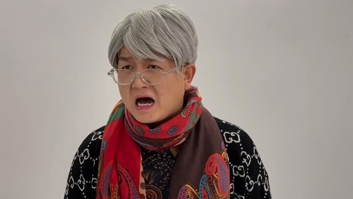 Ketika guru kelasmu seorang wanita tua!