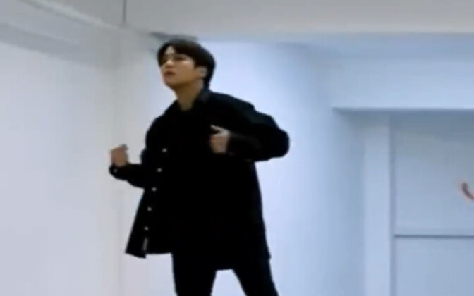 【ATEEZ تشوي جونغهو】عندما لا يحتاج إلى توفير طاقته من أجل العروض المباشرة، فإن قوة رقصه يمكنها أن تُف