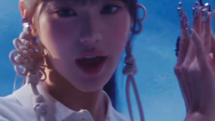 أي إنسان سوي يضع العقدة الصينية على رأسه...