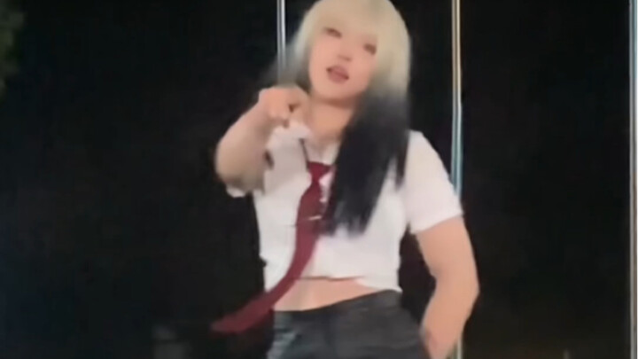 在操场跳《上下》exid