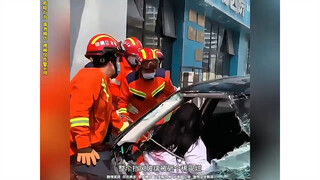 300-jin Chubby Girl vs. Cybertron Autobots